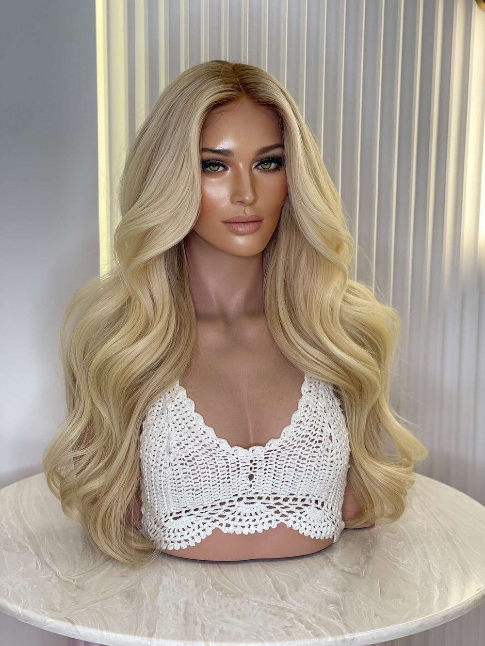 Hellblond