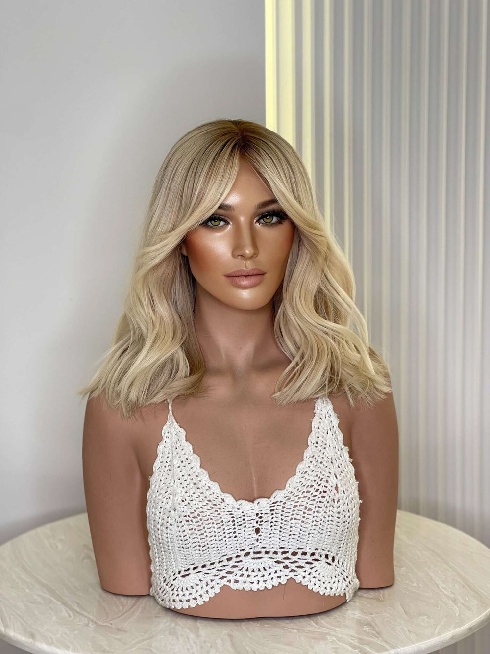 Hellblond